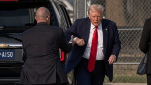 Trump FALLS AGAIN! — White House Doctor Breaks Silence…